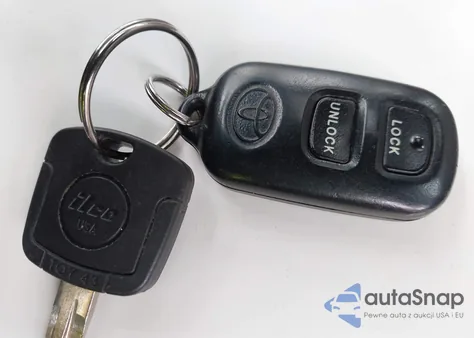 2007 Toyota Matrix Xr from USA, damaged, VIN 2T1KR30E27C680124